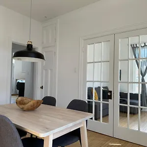 Apartment L'intemporel 31 Jours Et Plus Parking Inclus, Quebec City